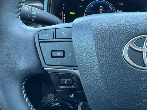 Used 2025 Toyota Camry SE image 18