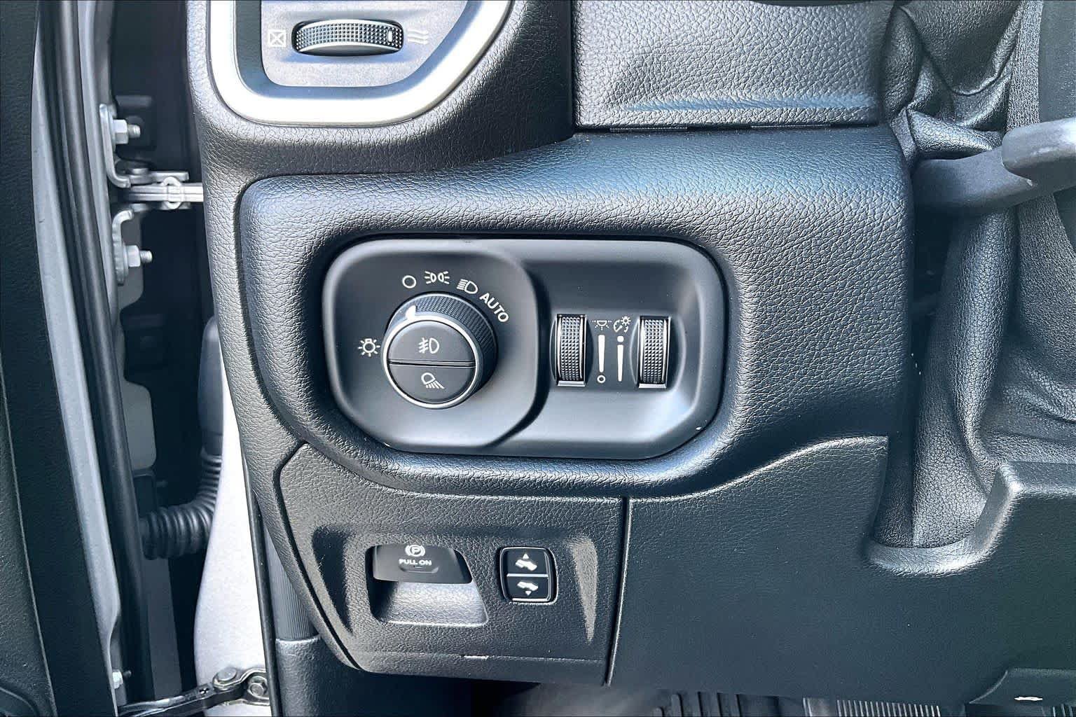 Used 2019 RAM 1500 Big Horn RWD image 36