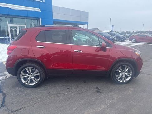 Used 2019 Chevrolet Trax LT w/ Sun & Sound Package image 2