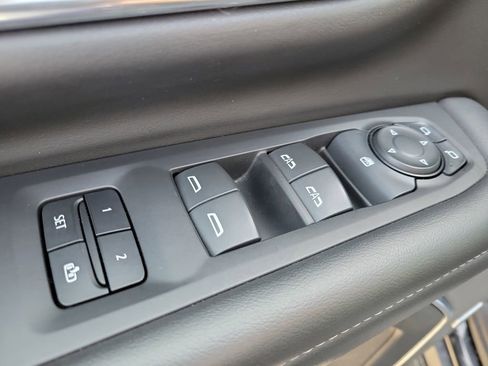 Used 2024 Chevrolet Suburban LT image 19