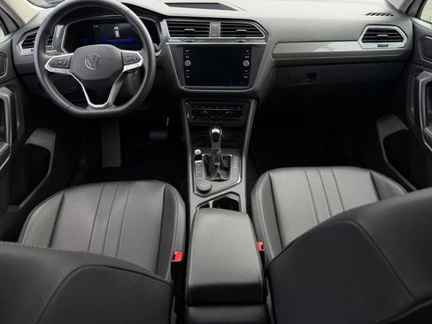 Used 2023 Volkswagen Tiguan SE image 6