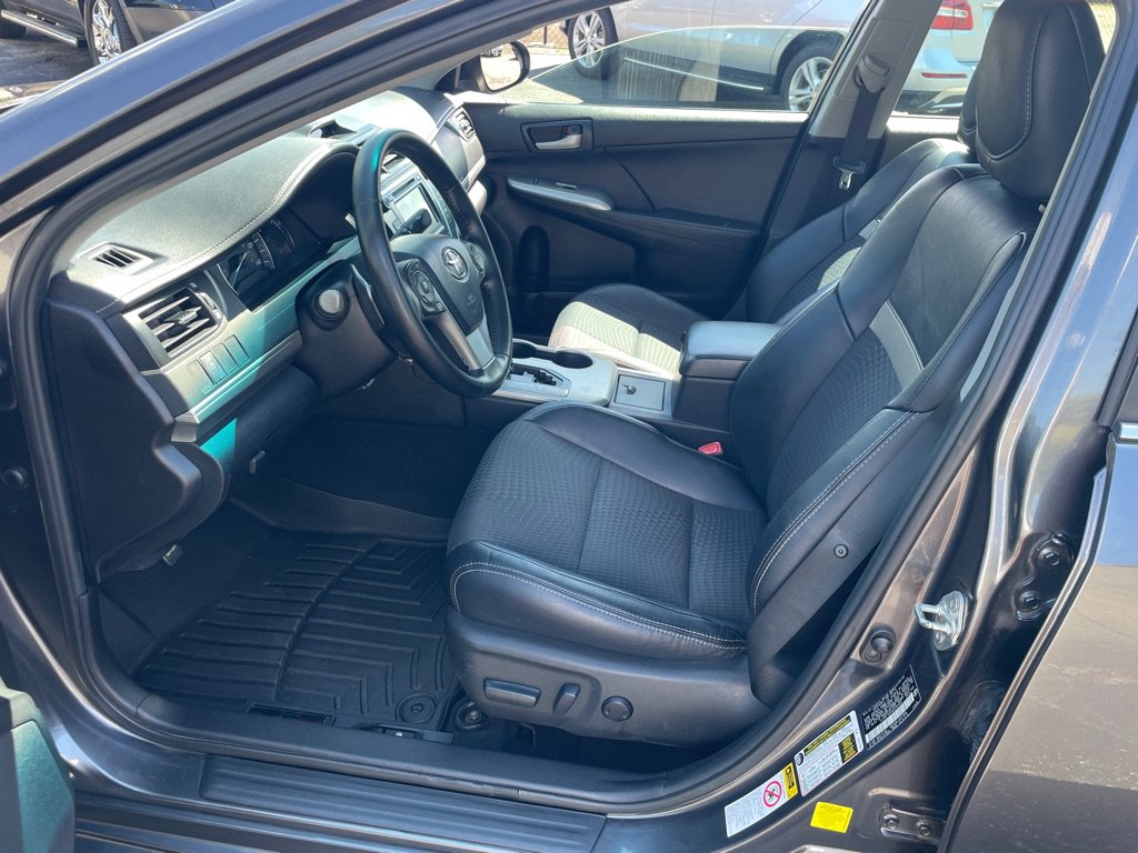 Used 2013 Toyota Camry SE FWD image 12