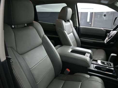 Used 2019 Toyota Tundra Limited w/ Limited Premium Package image 23