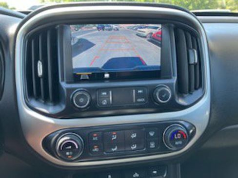 Used 2022 Chevrolet Colorado LT w/ Luxury Package image 8