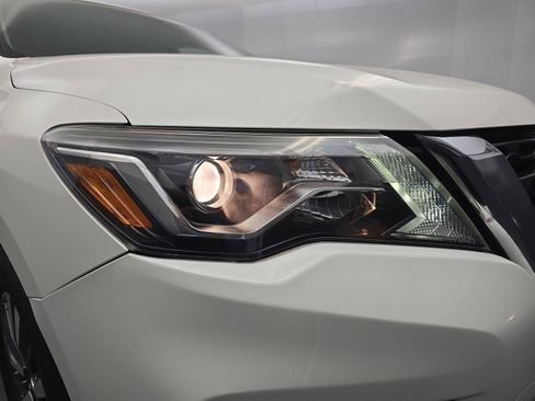 Used 2019 Nissan Pathfinder SV FWD image 11