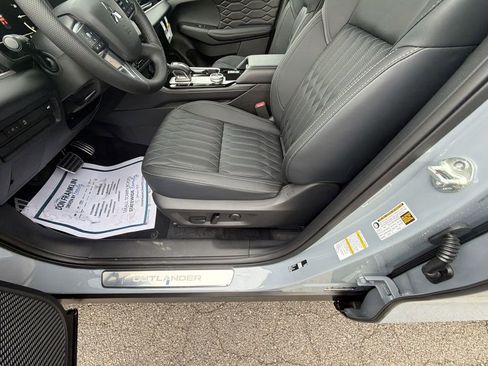 New 2026 Mitsubishi Outlander SEL FWD image 12