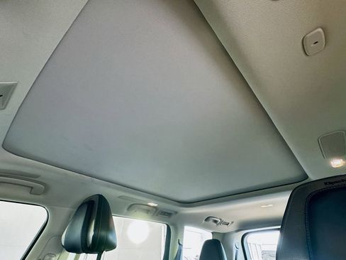 Used 2025 INFINITI QX80 Sensory image 23