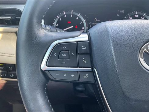 Used 2020 Toyota Highlander Limited FWD image 16