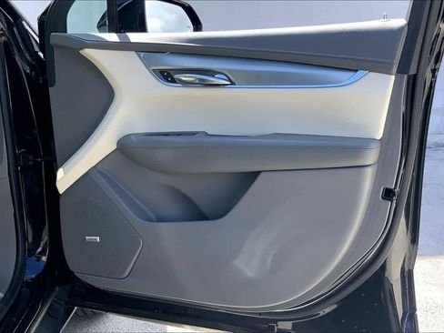 Used 2017 Cadillac XT5 Luxury w/ Driver Awareness Package FWD image 28