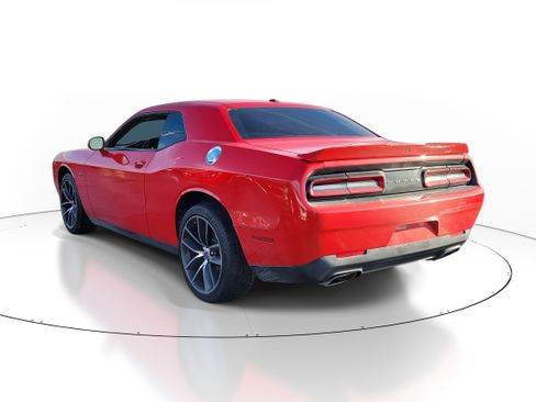 Used 2018 Dodge Challenger R/T image 3