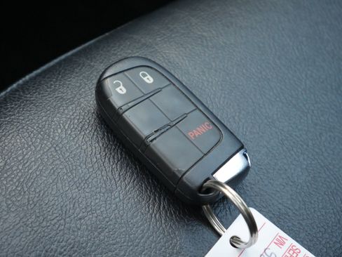 Used 2020 Jeep Compass Trailhawk AWD/4WD image 33