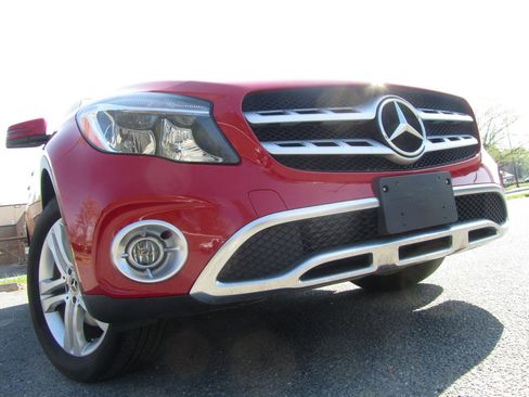 Used 2018 Mercedes-Benz GLA 250 4MATIC image 1