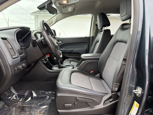 Used 2019 Chevrolet Colorado Z71 image 2