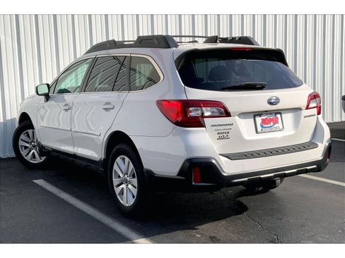 Used 2018 Subaru Outback 2.5i Premium image 10