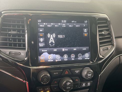 Used 2022 Jeep Grand Cherokee Limited image 15