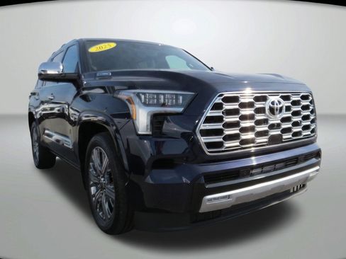 Used 2025 Toyota Sequoia Capstone AWD/4WD image 2