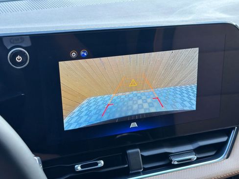 Used 2025 Chevrolet Equinox ACTIV image 9