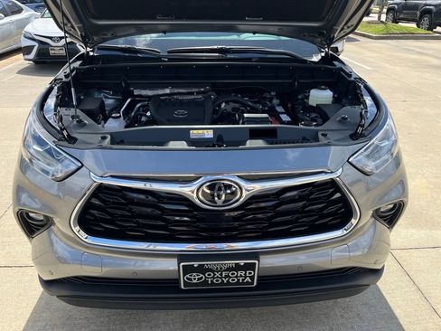 Used 2026 Toyota Highlander Limited image 10