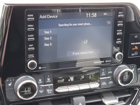 Used 2022 Toyota Highlander XLE AWD/4WD image 8
