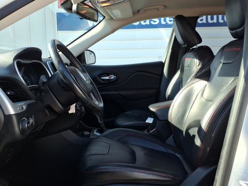 Used 2015 Jeep Cherokee Trailhawk w/ Leather Interior Group image 8