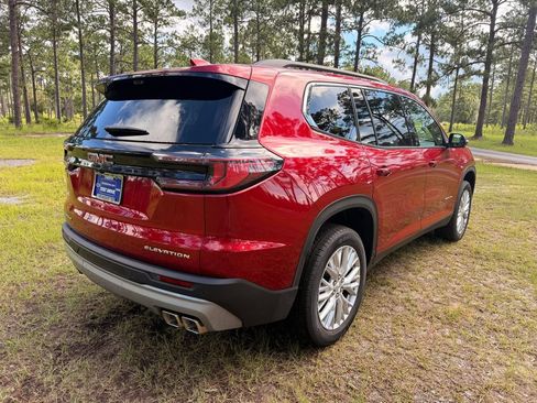 Used 2026 GMC Acadia Elevation w/ Elevation Premium Package FWD image 5