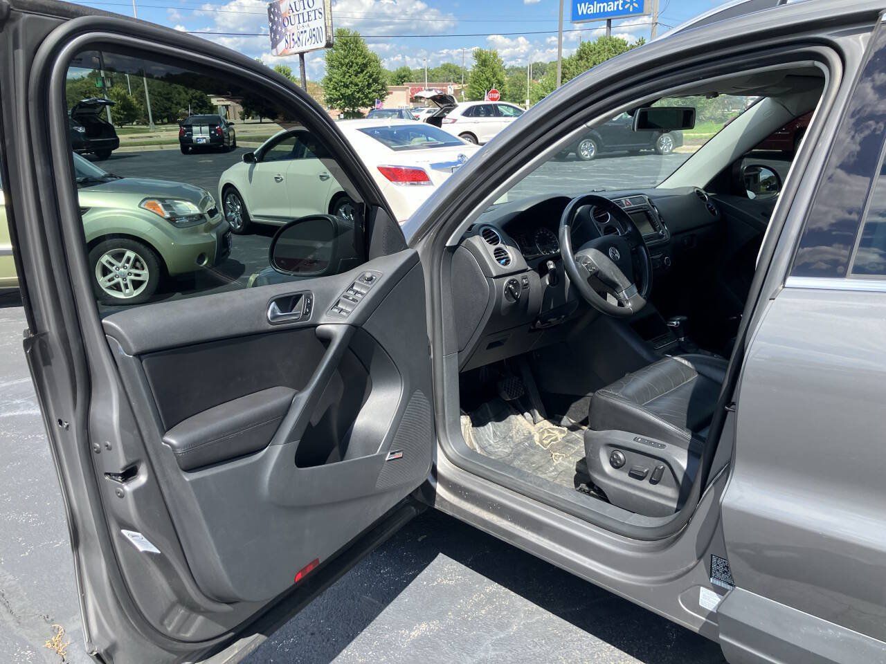 Used 2010 Volkswagen Tiguan SE AWD/4WD image 10