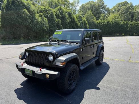 Used 2018 Jeep Wrangler Unlimited Sport S AWD/4WD image 3