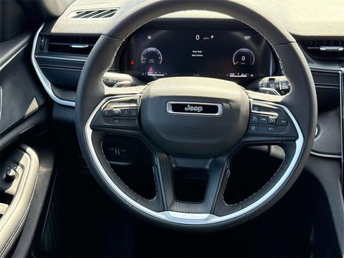 New 2024 Jeep Grand Cherokee Altitude image 8