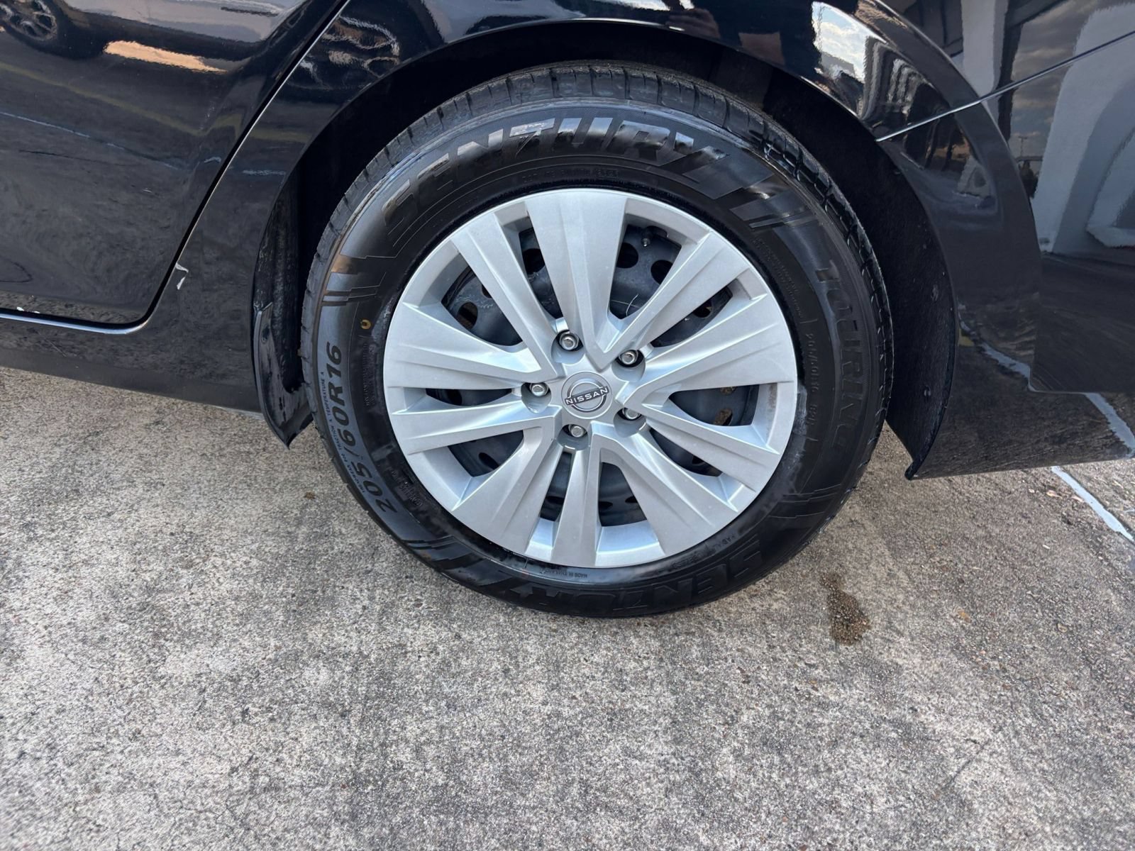 Used 2025 Nissan Sentra S FWD image 27