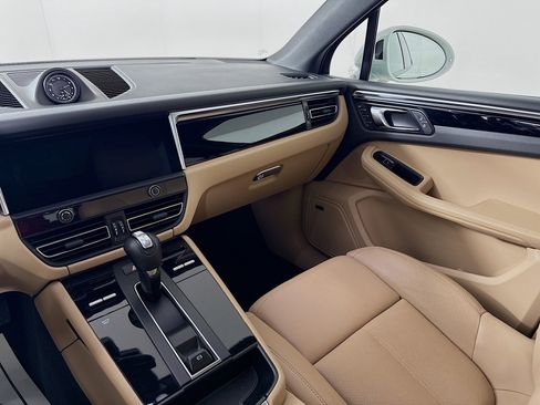 Certified 2023 Porsche Macan image 24