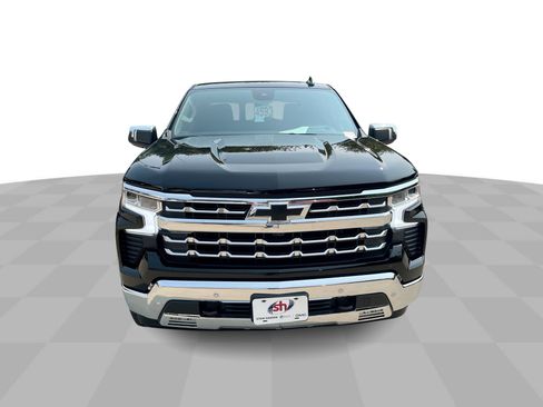 Used 2026 Chevrolet Silverado 1500 LTZ w/ LTZ Premium Package AWD/4WD image 3