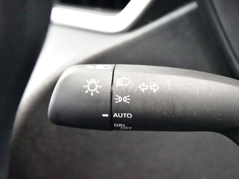 Used 2025 Toyota Corolla LE image 19