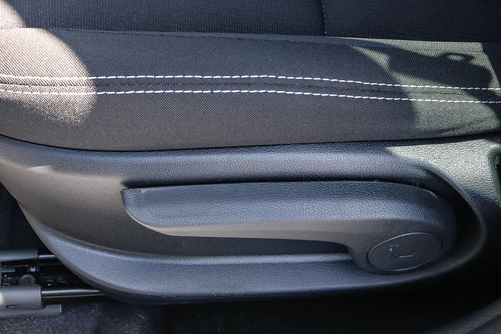 Used 2024 Hyundai Venue SEL FWD image 30