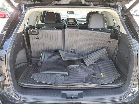 Certified 2020 Toyota Highlander XLE image 6
