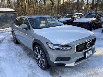 New 2025 Volvo V90 B6 Cross Country Ultra w/ Climate Package