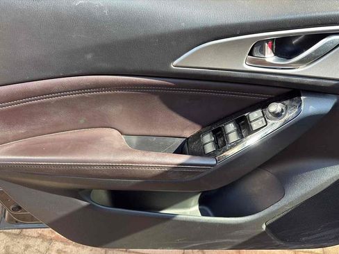 Used 2018 MAZDA MAZDA3 Touring image 10