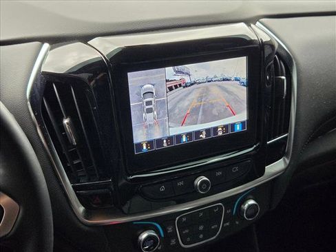 Used 2023 Chevrolet Traverse LT w/ Rear Camera Mirror Package image 9