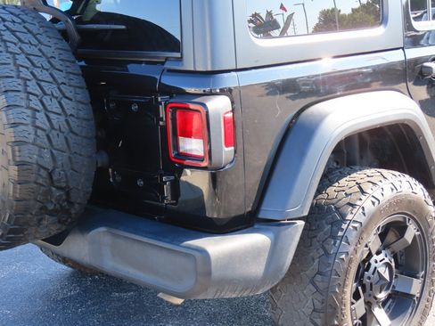 Used 2019 Jeep Wrangler Unlimited Sport S image 12