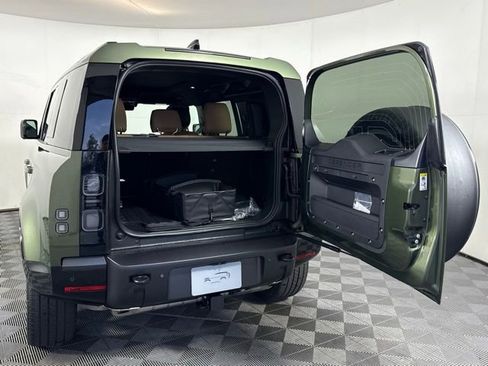 New 2026 Land Rover Defender 110 X-Dynamic SE image 17