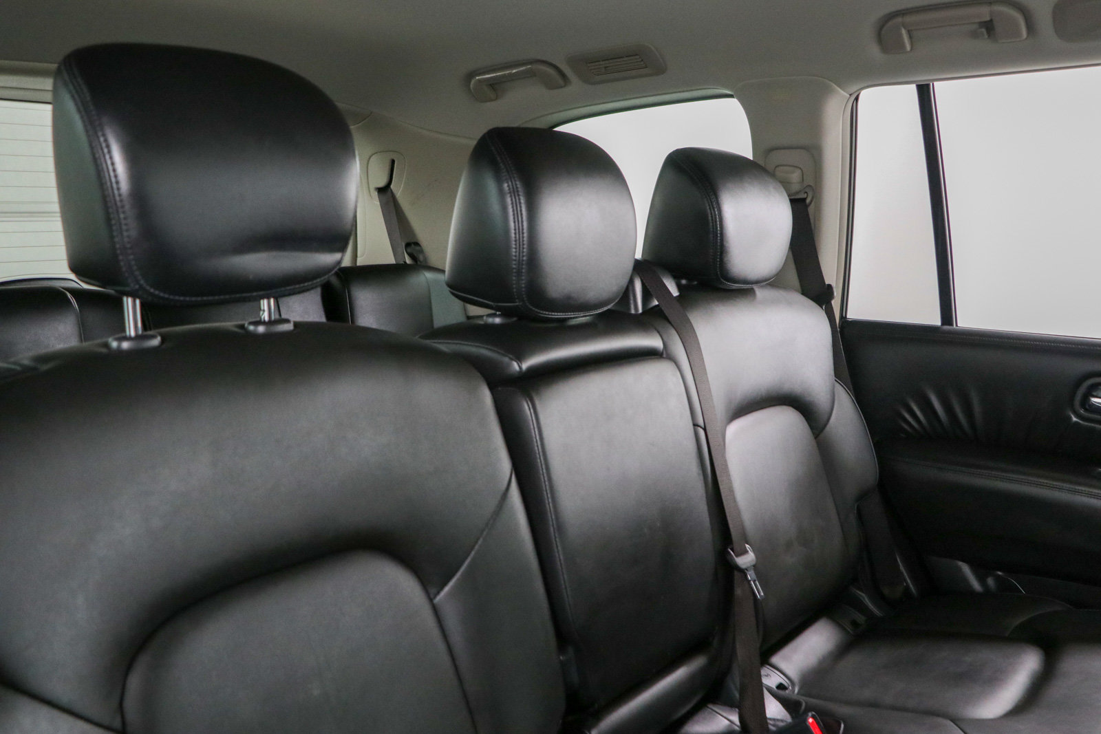 Used 2021 Nissan Armada SV w/ SV Appearance Package RWD image 29