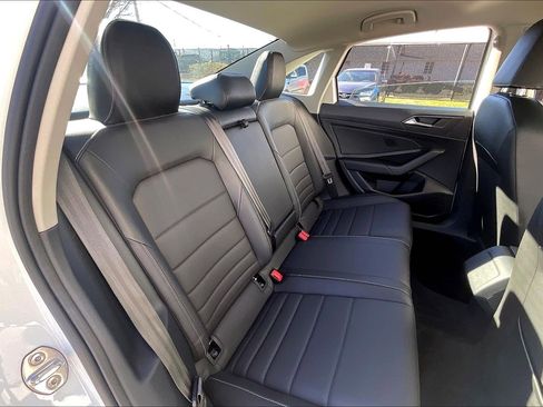 Used 2021 Volkswagen Jetta SE image 32