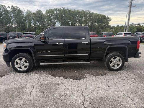 Used 2015 GMC Sierra 2500 Denali w/ Duramax Plus Package AWD/4WD image 6