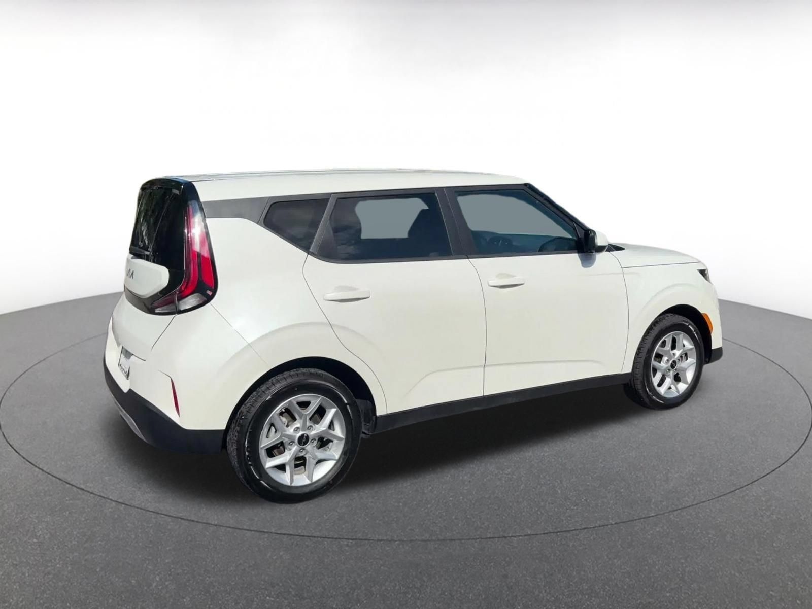 Used 2025 Kia Soul LX w/ LX Technology Package FWD image 13