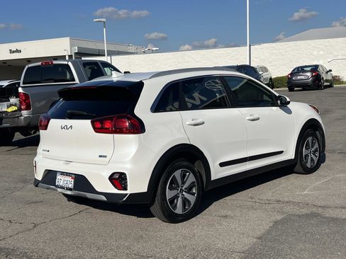 Used 2022 Kia Niro LX image 25