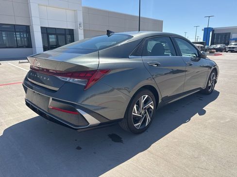 Used 2025 Hyundai Elantra SEL FWD image 5