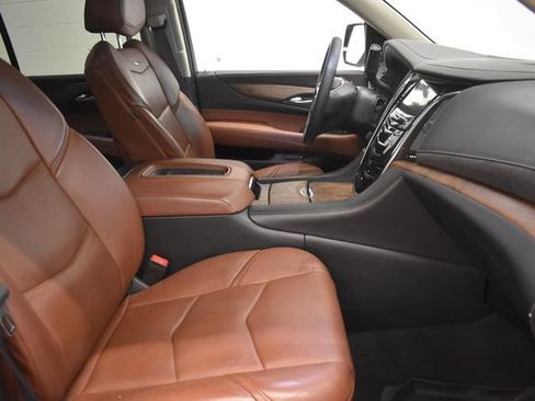 Used 2017 Cadillac Escalade ESV Premium Luxury AWD/4WD image 19