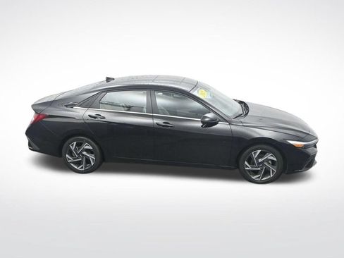 Used 2025 Hyundai Elantra Limited FWD image 32