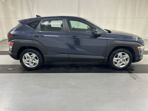 Used 2024 Hyundai Kona SE FWD image 2