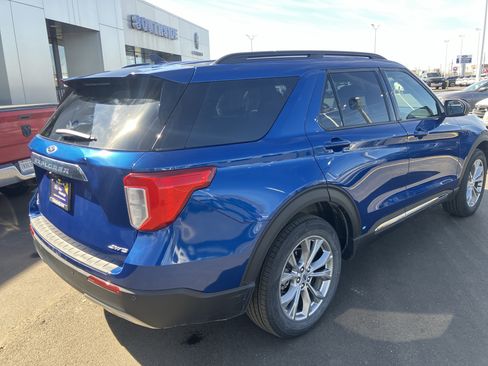 Used 2023 Ford Explorer XLT w/ Equipment Group 202A image 7