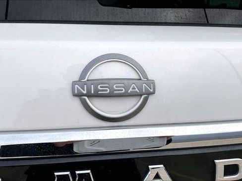 Used 2023 Nissan Armada SV image 8